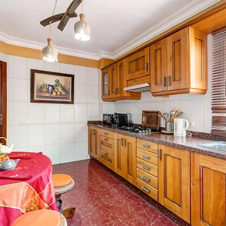 Beautiful 3 Bedroom Wifi Sea View *