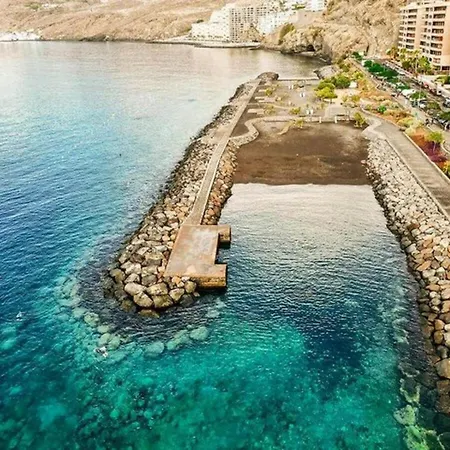 Beautiful 3 Bedroom Wifi Sea View *