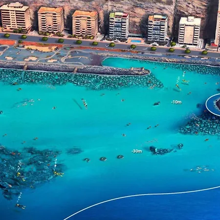 Beautiful 3 Bedroom Wifi Sea View *