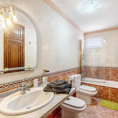 Beautiful 3 Bedroom Wifi Sea View * Radazul