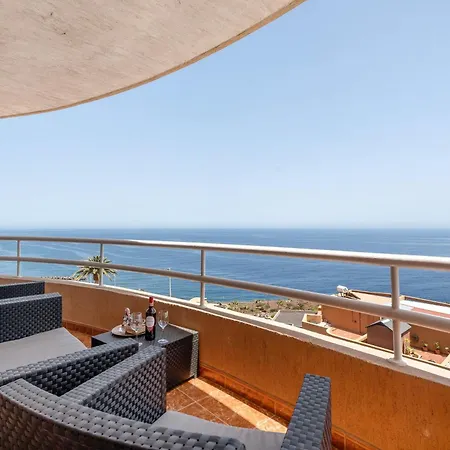 Beautiful 3 Bedroom Wifi Sea View *