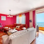 Beautiful 3 Bedroom Wifi Sea View Radazul