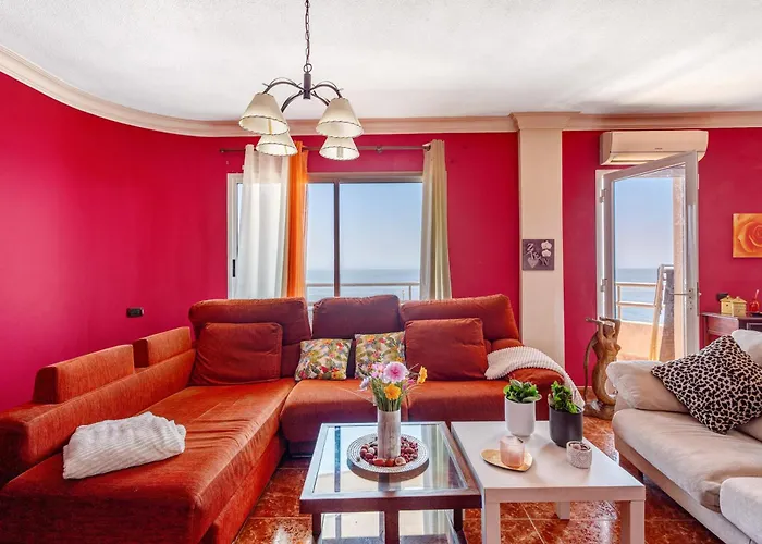 Beautiful 3 Bedroom Wifi Sea View Appartement *