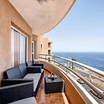 Beautiful 3 Bedroom Wifi Sea View Apartment *
