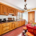 Beautiful 3 Bedroom Wifi Sea View Apartment *