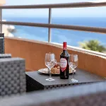 Beautiful 3 Bedroom Wifi Sea View