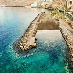 Beautiful 3 Bedroom Wifi Sea View *