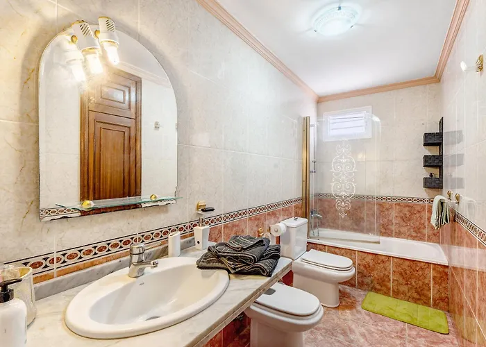 Beautiful 3 Bedroom Wifi Sea View Appartement Radazul