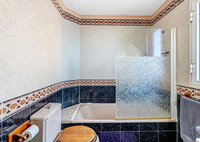 Beautiful 3 Bedroom Wifi Sea View Appartement *